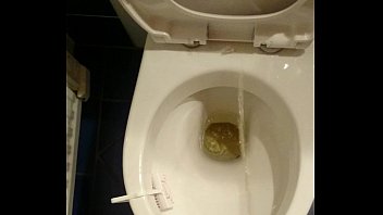human pissing toilet Matue mom in low