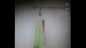 boy masturbating in shower hung Se la folla en su despedida